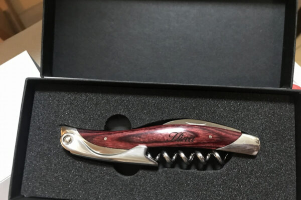 名入れ彫刻をしたソムリエナイフ