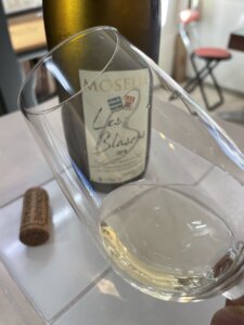 AOC・モーゼル・キュヴェ・レ・ブラゾンの外観